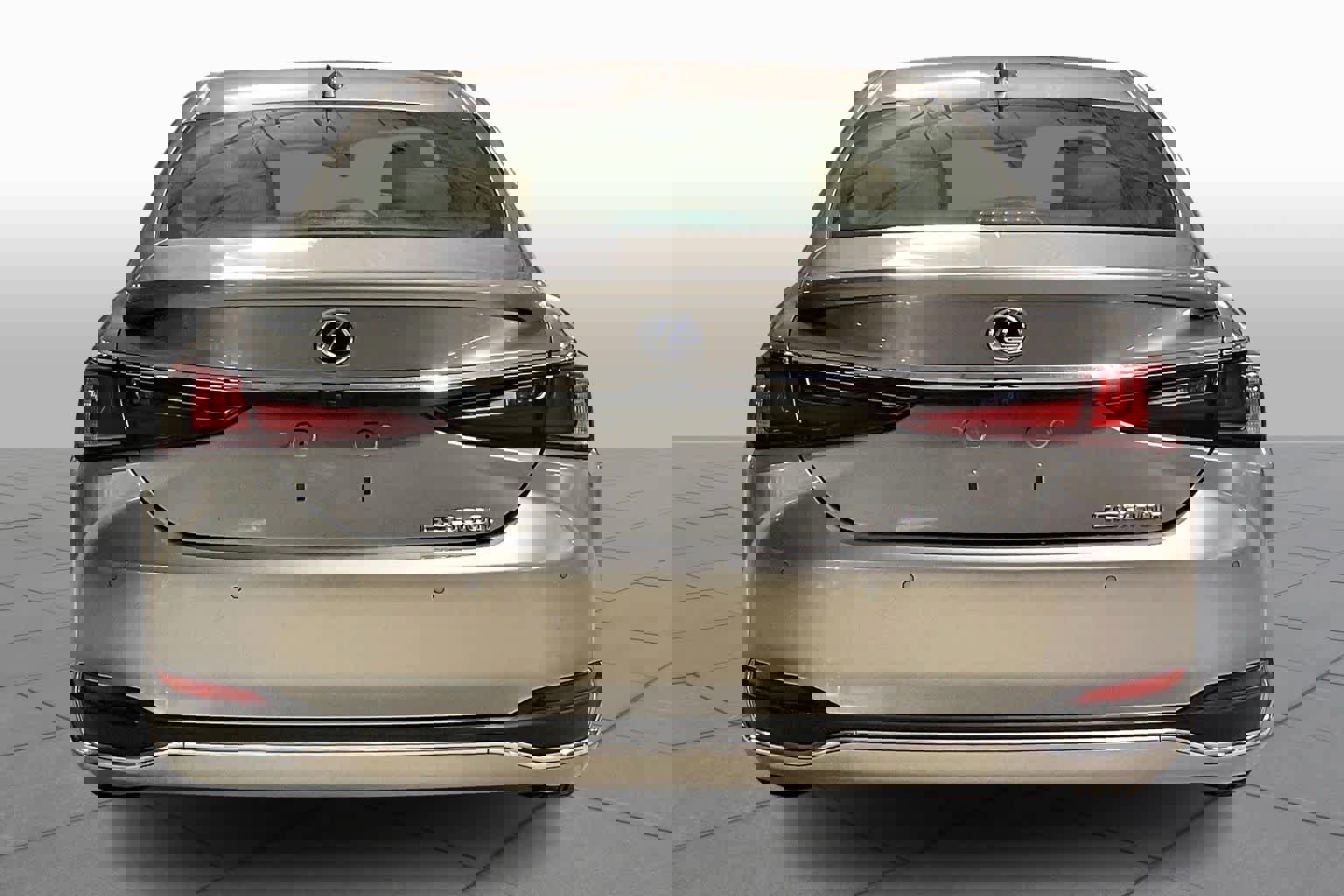 Used 2021 Lexus ES 300h Ultra Luxury w/ Accessory Package 2 image 5