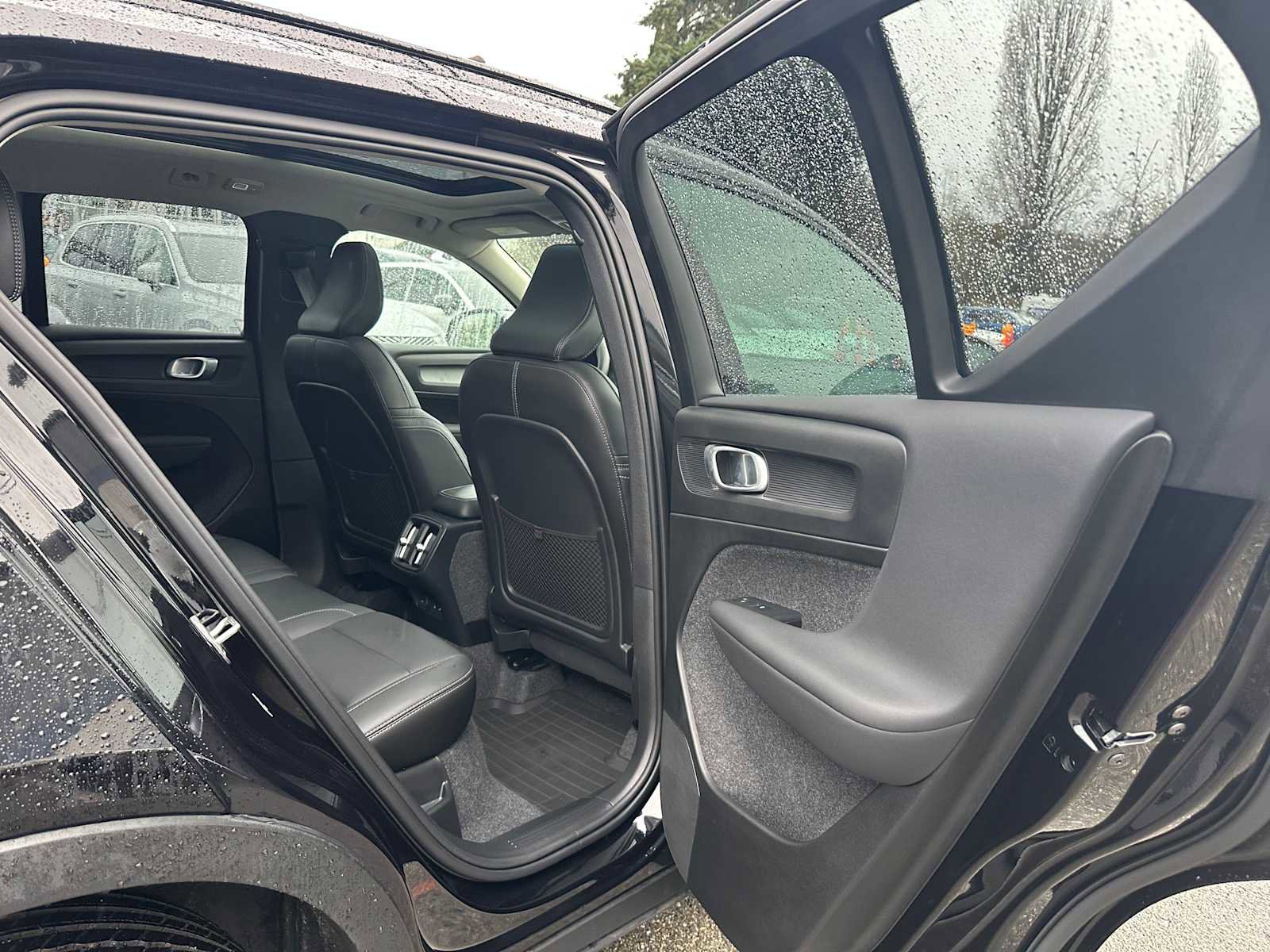 Used 2025 Volvo XC40 B5 Plus w/ Protection Package Premier image 13