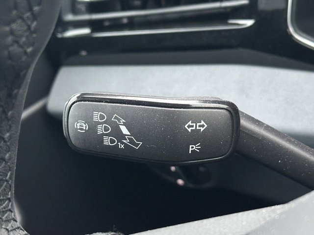 Certified 2025 Volkswagen Jetta SE image 36