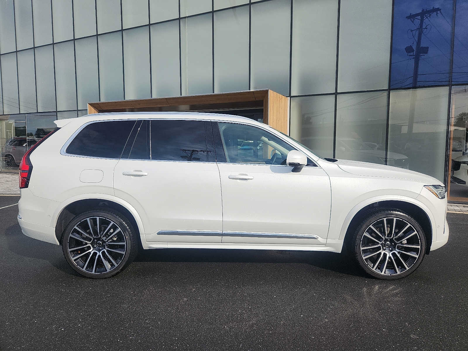 Used 2026 Volvo XC90 B6 Plus w/ Protection Package AWD/4WD image 7