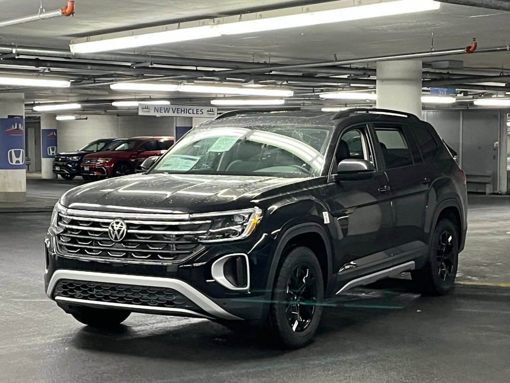 New 2026 Volkswagen Atlas Peak Edition image 3