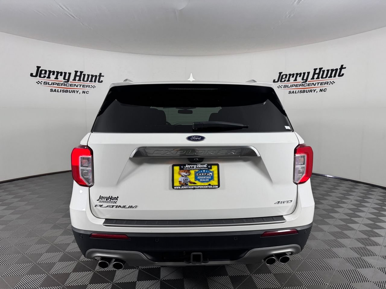 Used 2023 Ford Explorer Platinum w/ Class IV Trailer Tow Package AWD/4WD image 7