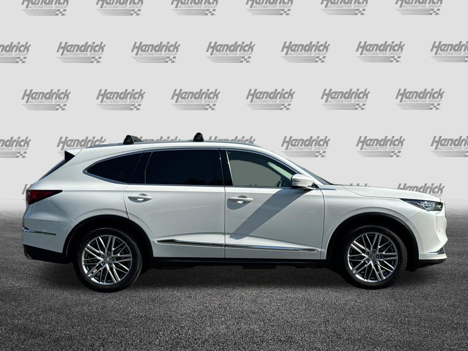 Used 2022 Acura MDX SH-AWD w/ Advance Package image 3