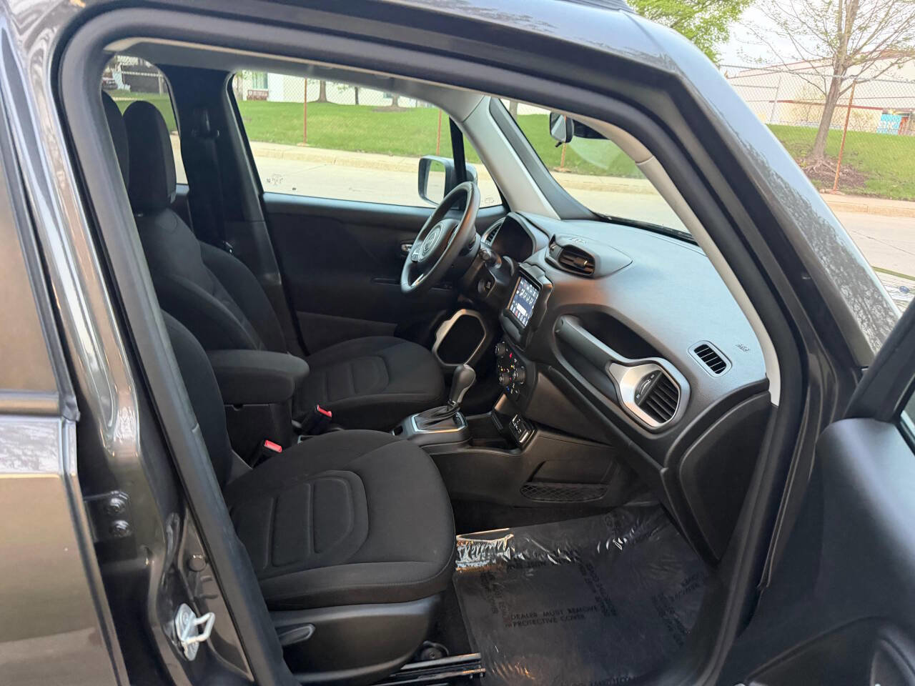 Used 2021 Jeep Renegade Latitude FWD image 24