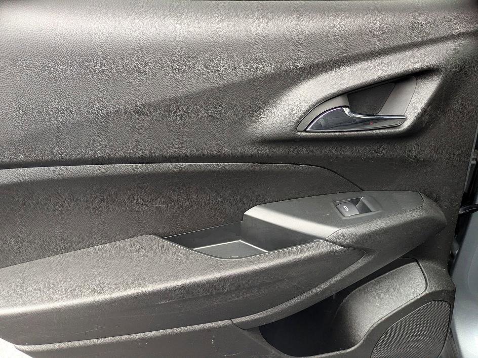 Used 2025 Chevrolet Trax LT image 25