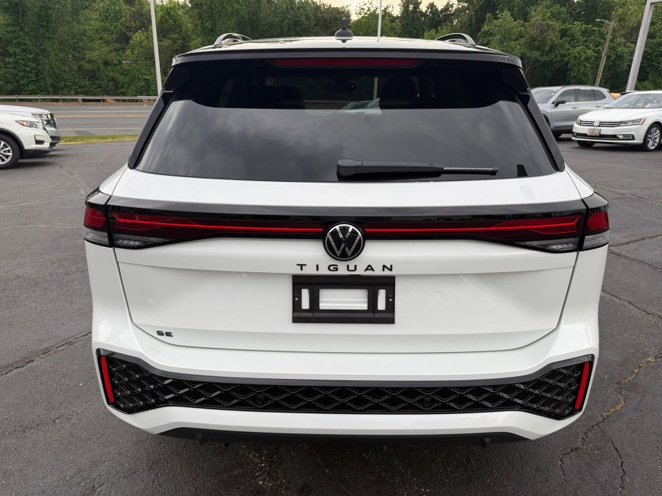 New 2026 Volkswagen Tiguan SE R-Line FWD image 14
