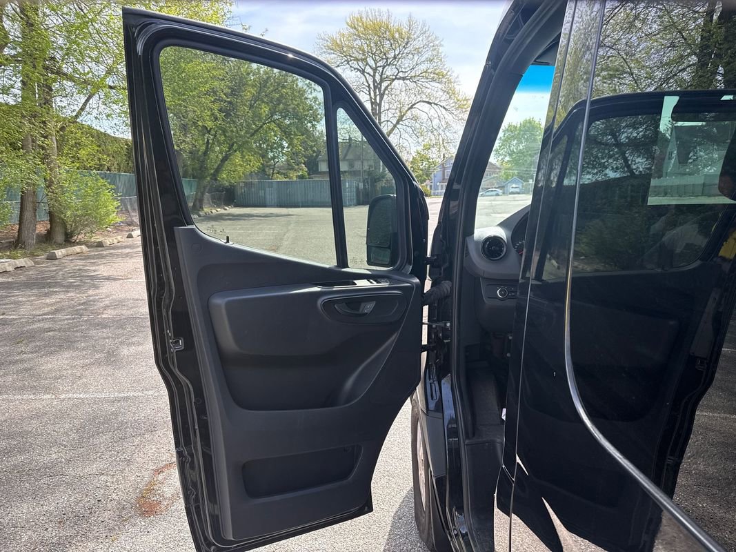 Used 2020 Mercedes-Benz Sprinter 2500 image 12