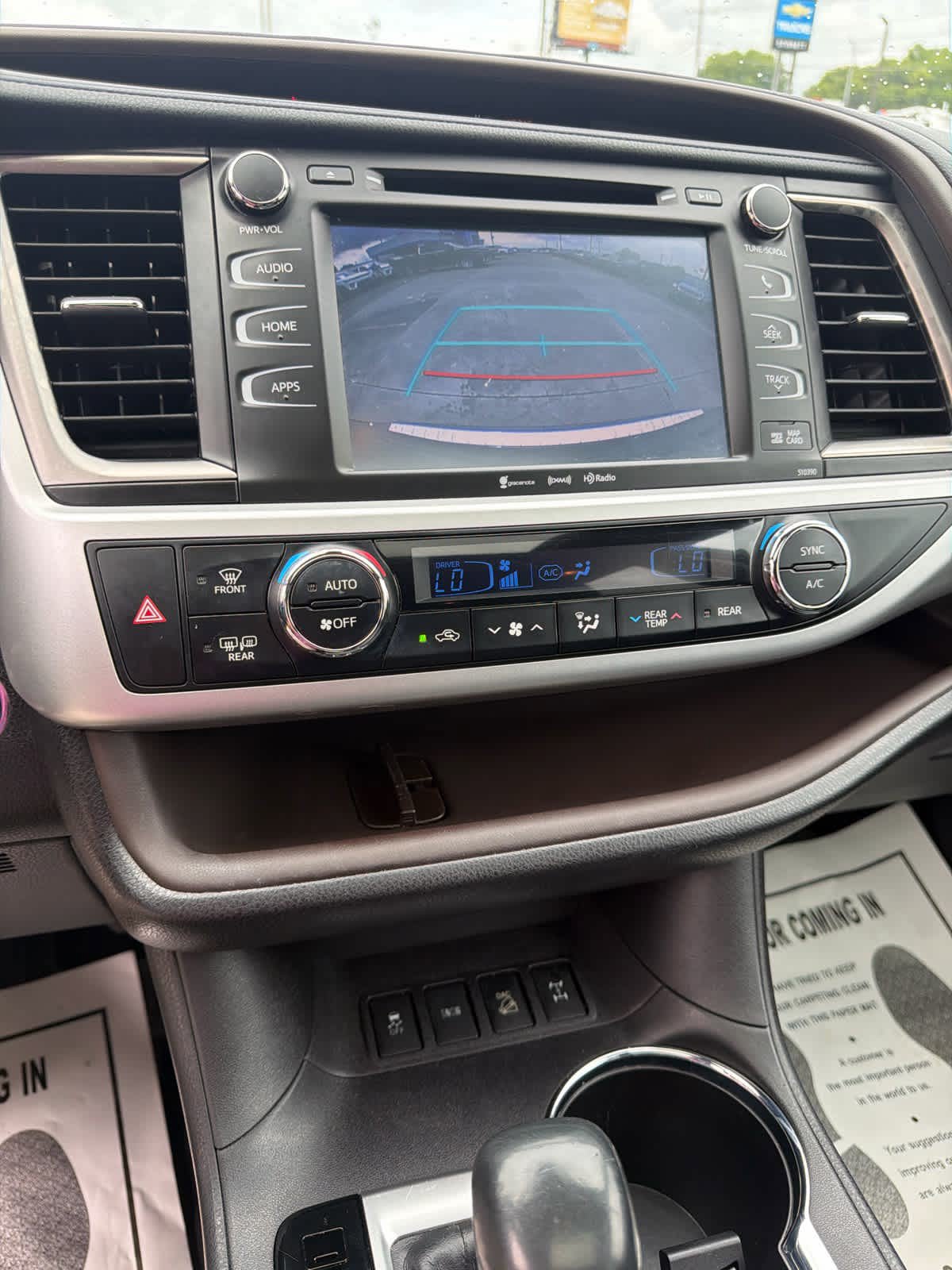 Used 2019 Toyota Highlander XLE AWD/4WD image 17