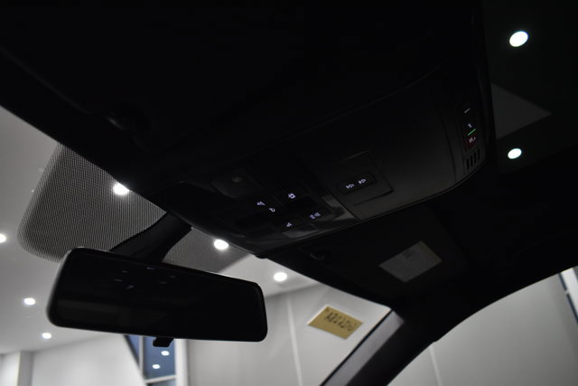 Used 2020 Volkswagen Tiguan SE R-Line image 33