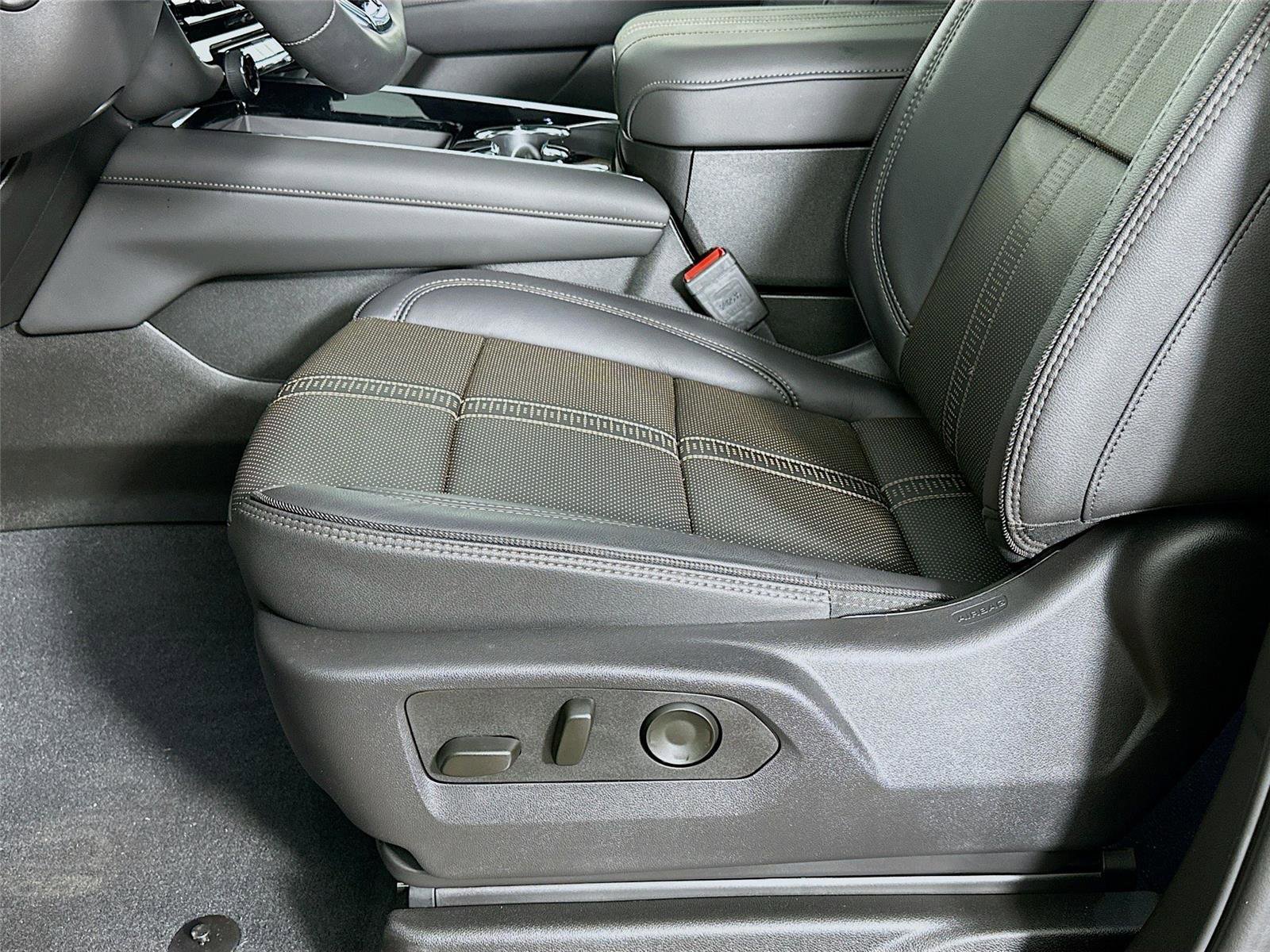 Used 2025 Chevrolet Tahoe High Country image 20