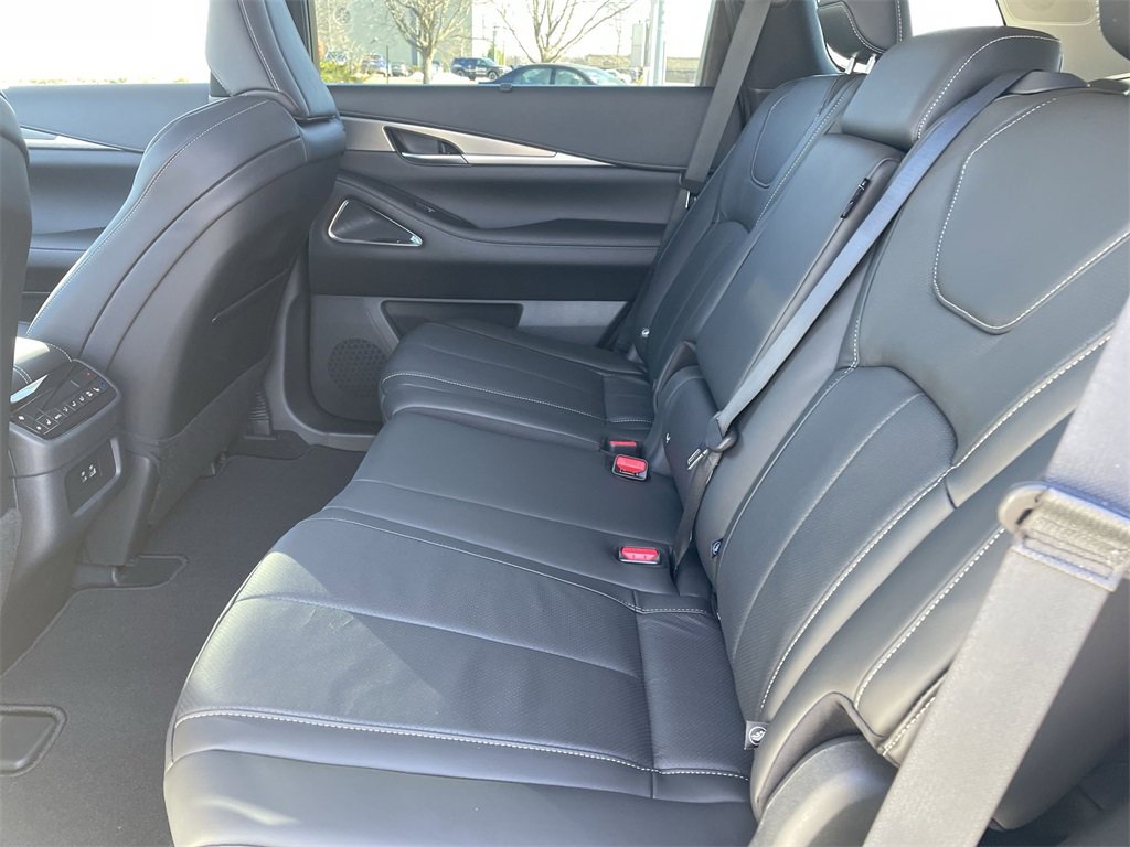 Used 2025 INFINITI QX60 Luxe w/ Vision Package image 16