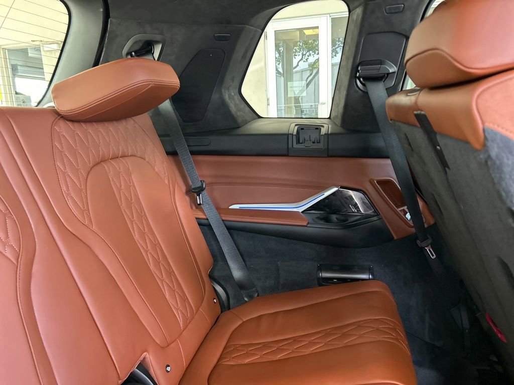 Used 2022 BMW X7 M50i image 29