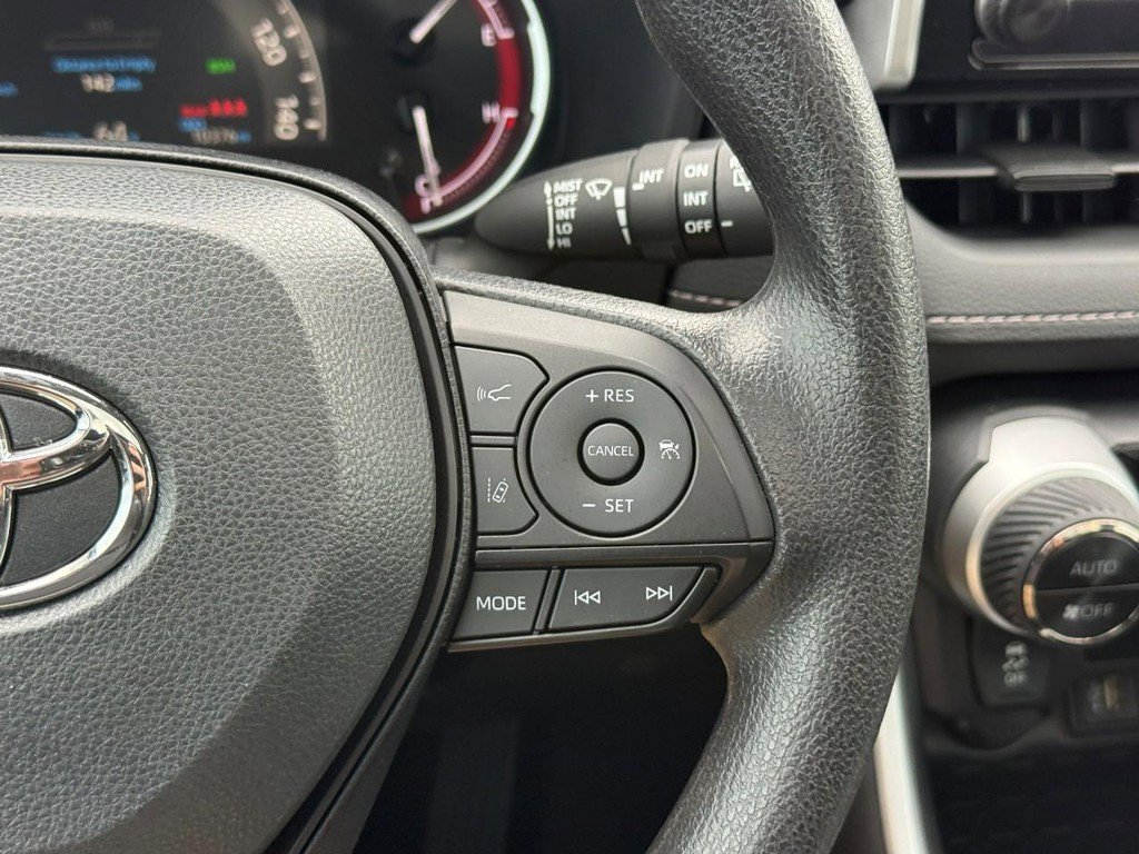 Used 2025 Toyota RAV4 XLE w/ Convenience Package FWD image 22