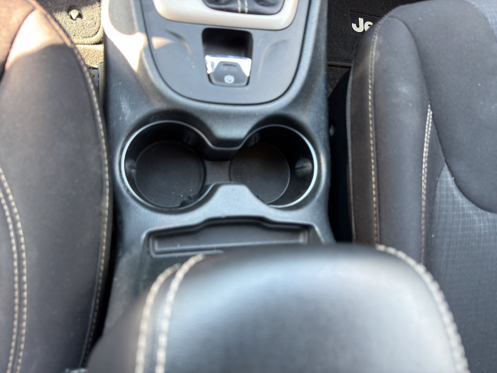 Used 2015 Jeep Cherokee Latitude FWD image 26