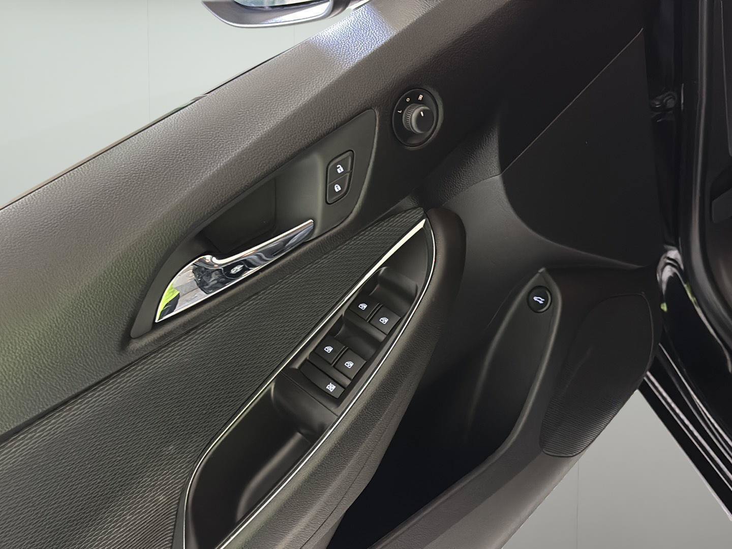 Used 2019 Chevrolet Cruze LS w/ LS Convenience Package FWD image 17
