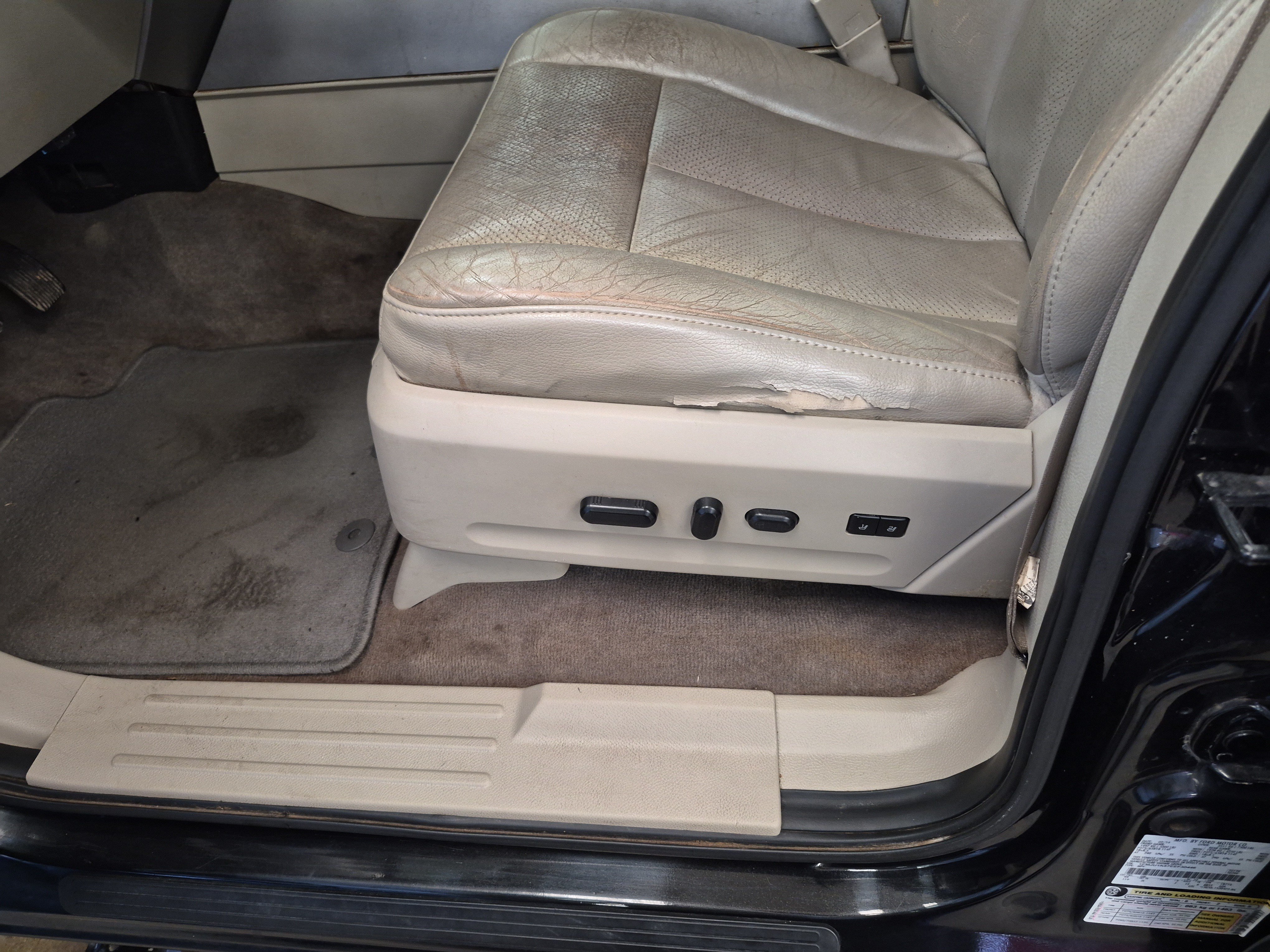 Used 2014 Ford Expedition Limited w/ Equipment Group 301A RWD image 11