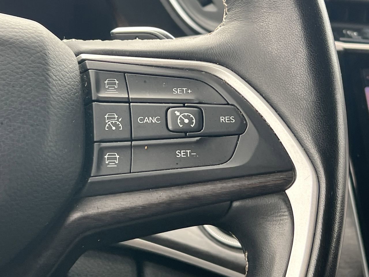 Used 2021 Jeep Grand Cherokee L Limited image 16