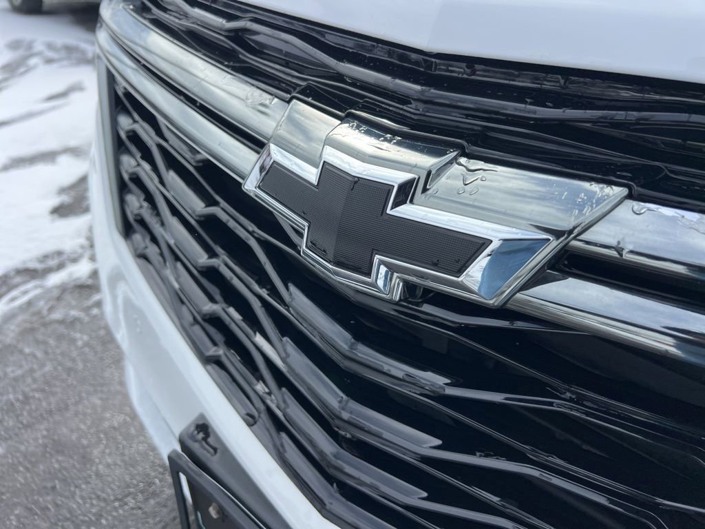 Used 2023 Chevrolet Equinox RS image 32