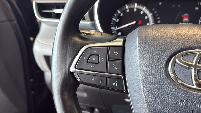 Certified 2021 Toyota Highlander XLE FWD image 23