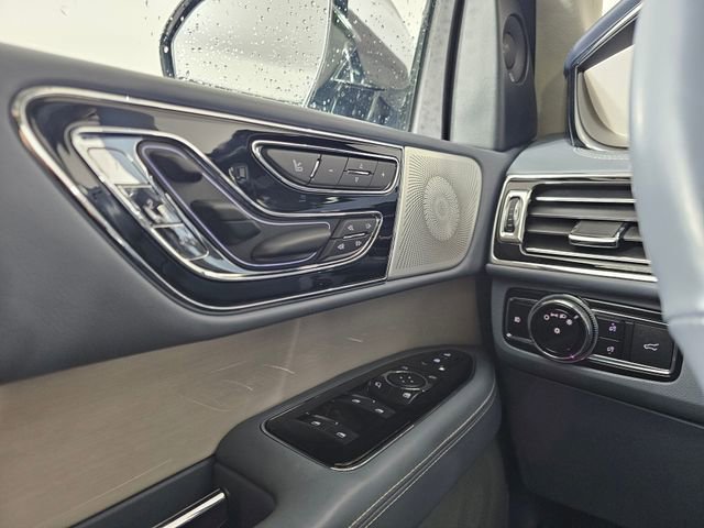 Used 2020 Lincoln Navigator Black Label w/ Cargo Convenience Package image 36