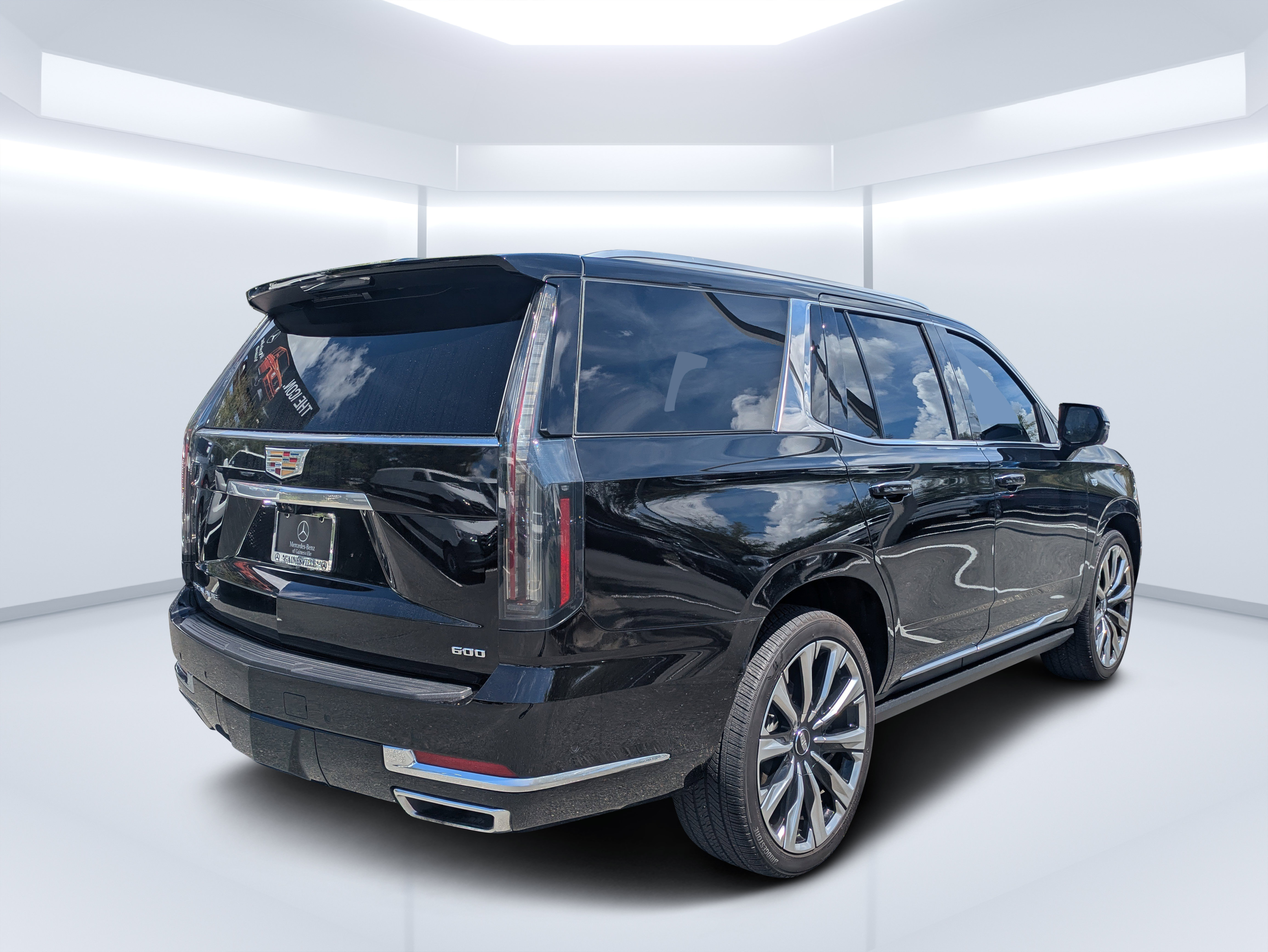 Used 2025 Cadillac Escalade Premium Luxury w/ Touring Package AWD/4WD image 3