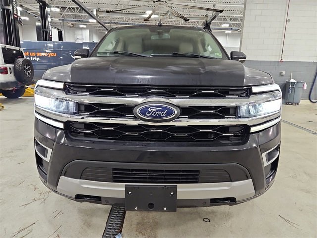 Used 2023 Ford Expedition Limited image 2