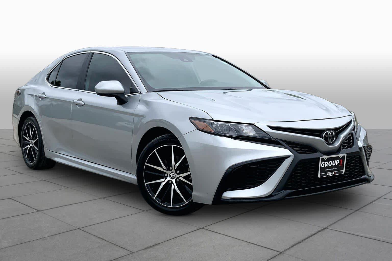 Used 2024 Toyota Camry SE FWD image 3