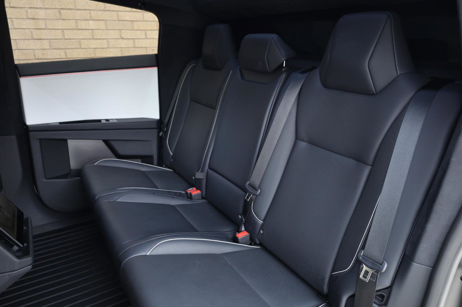 Used 2024 Tesla Cybertruck AWD Crew Cab image 19