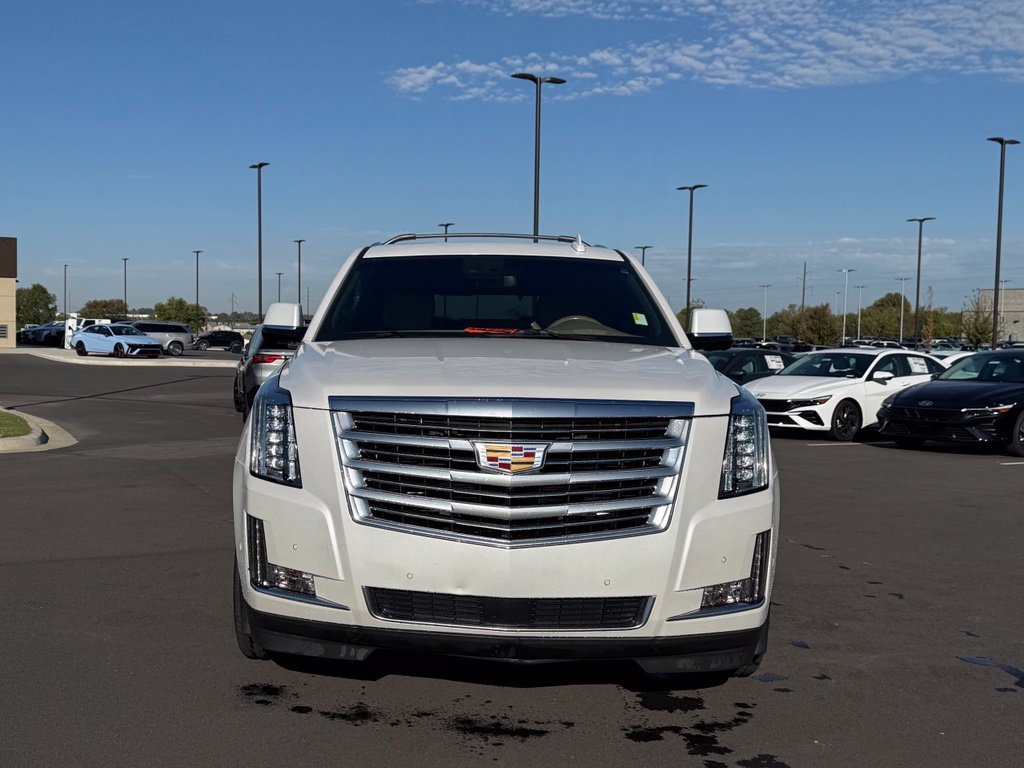 Used 2019 Cadillac Escalade Platinum AWD/4WD image 2
