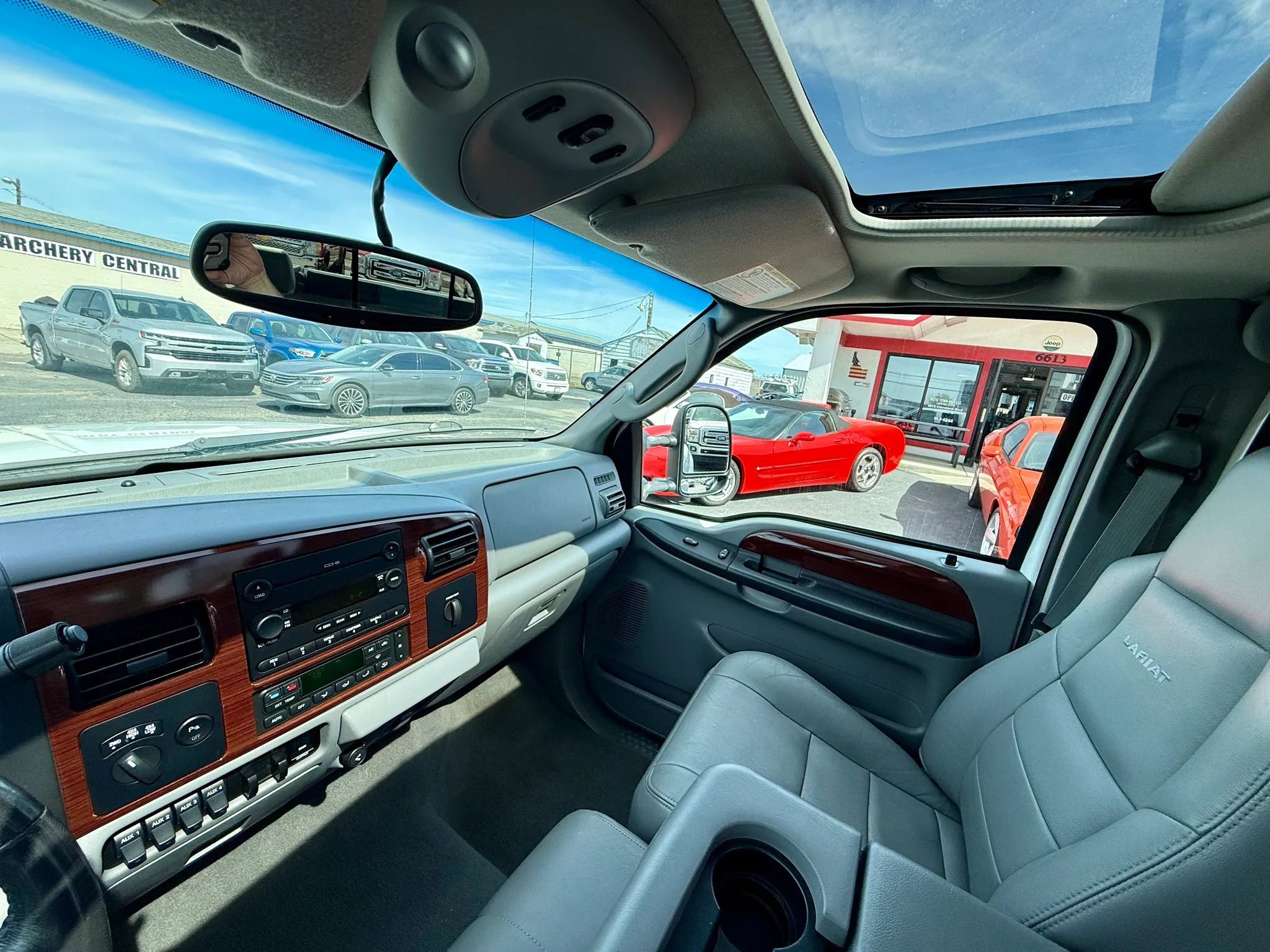 Used 2005 Ford F350 Lariat image 13