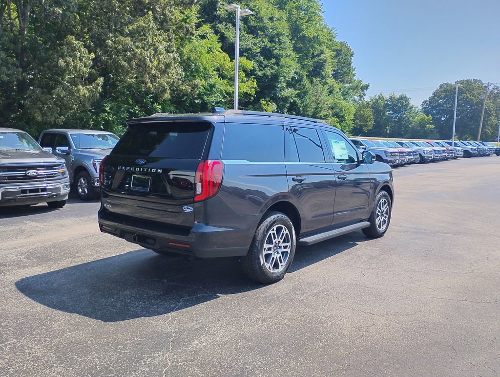 New 2025 Ford Expedition Active image 10