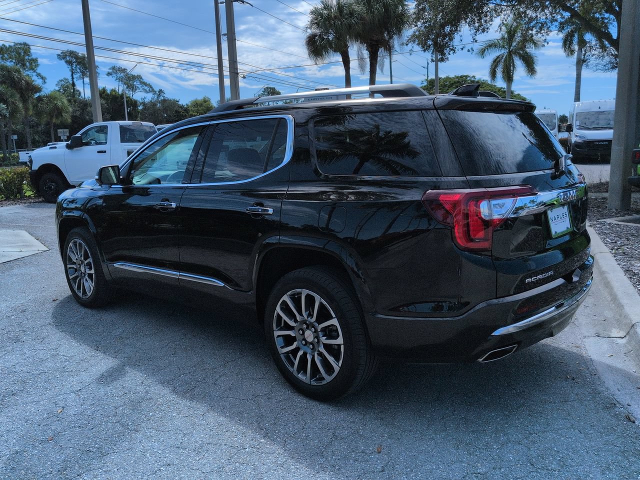 Used 2020 GMC Acadia Denali w/ Denali Ultimate Package AWD/4WD image 7