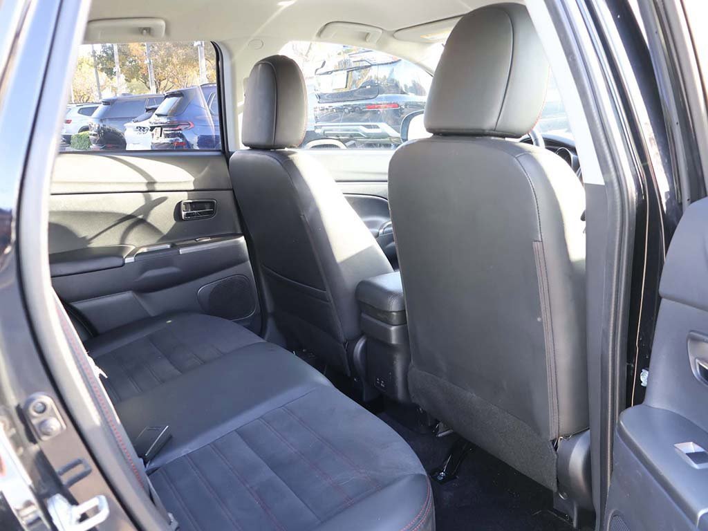 Used 2024 Mitsubishi Outlander Sport SE image 30