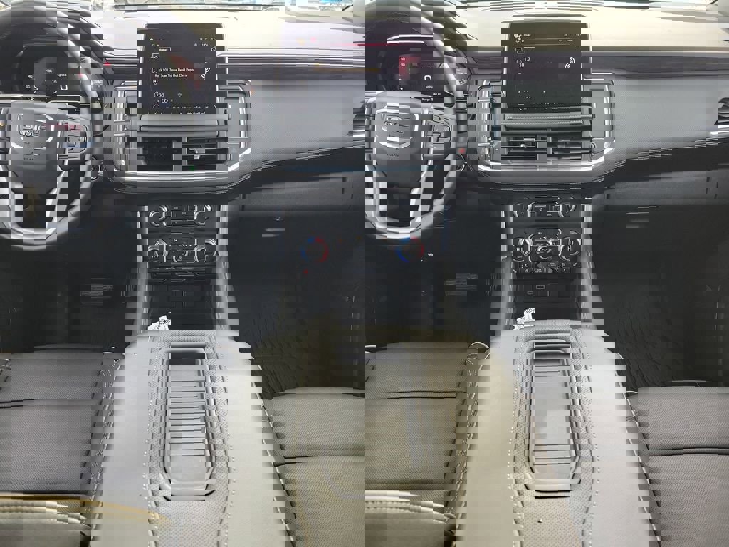 Used 2024 GMC Yukon SLT w/ SLT Luxury Package image 16