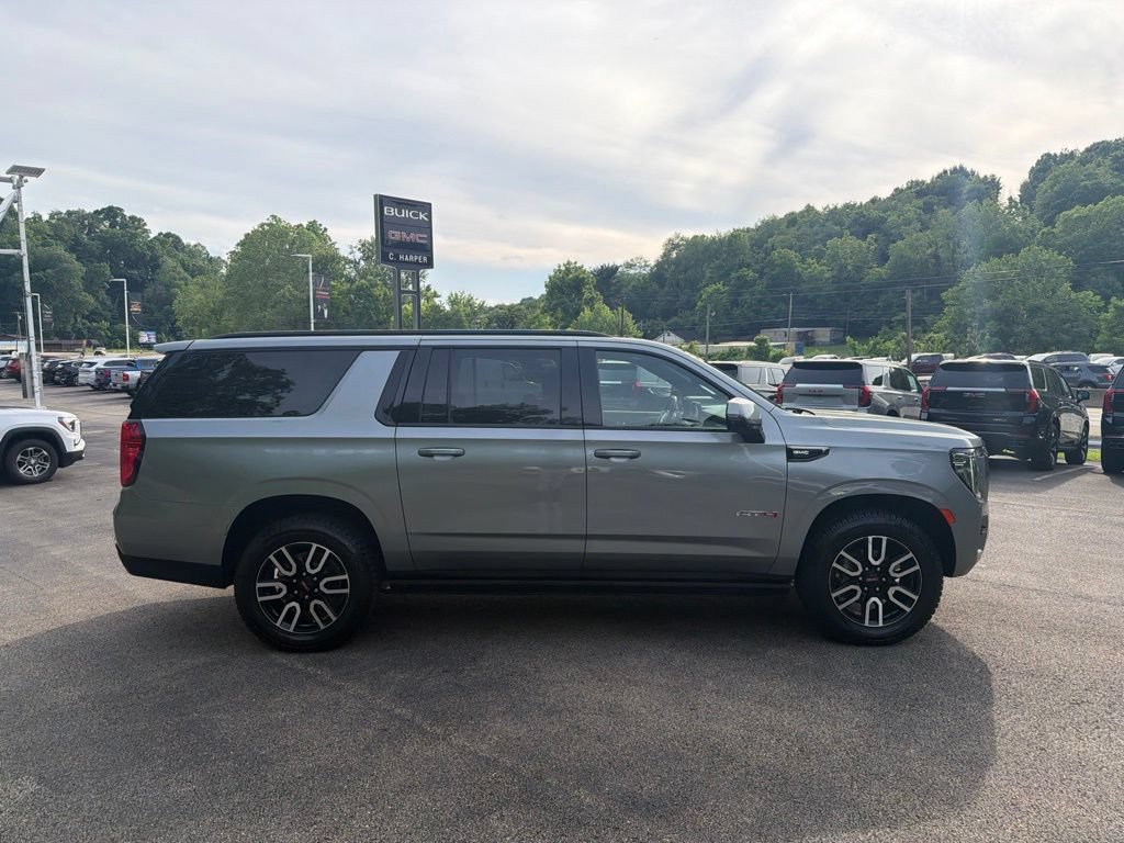 Used 2023 GMC Yukon XL AT4 w/ Technology Package AWD/4WD image 2