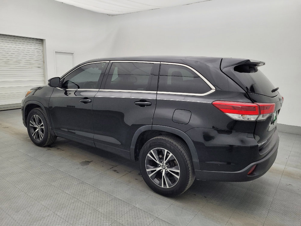 Used 2018 Toyota Highlander LE image 3
