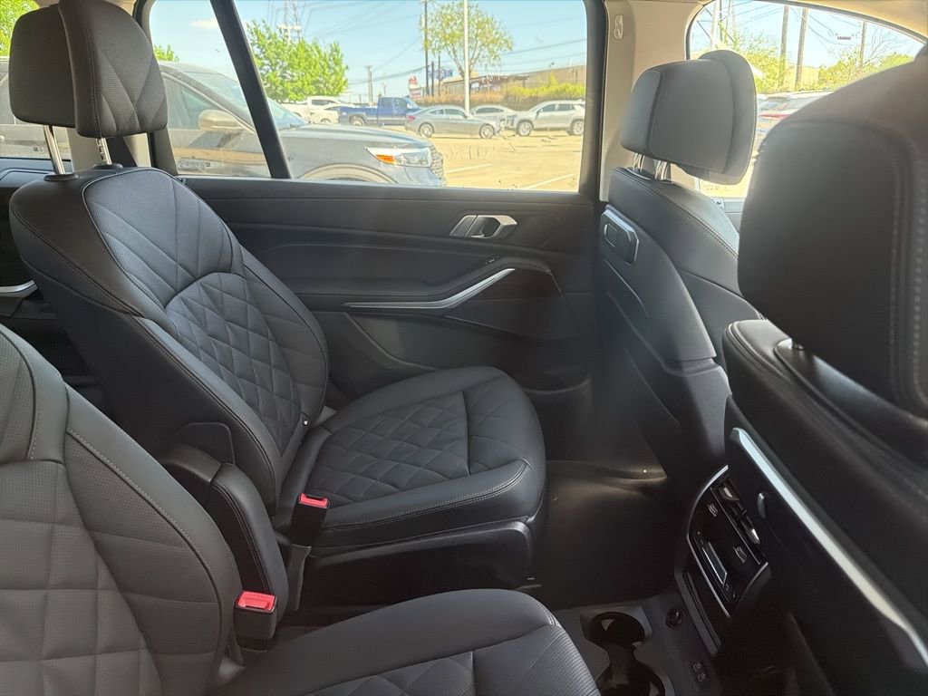 Used 2025 BMW X7 xDrive40i w/ Climate Comfort Package image 5