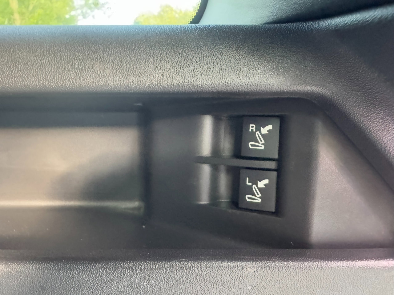 Used 2018 Land Rover Discovery Sport HSE image 32