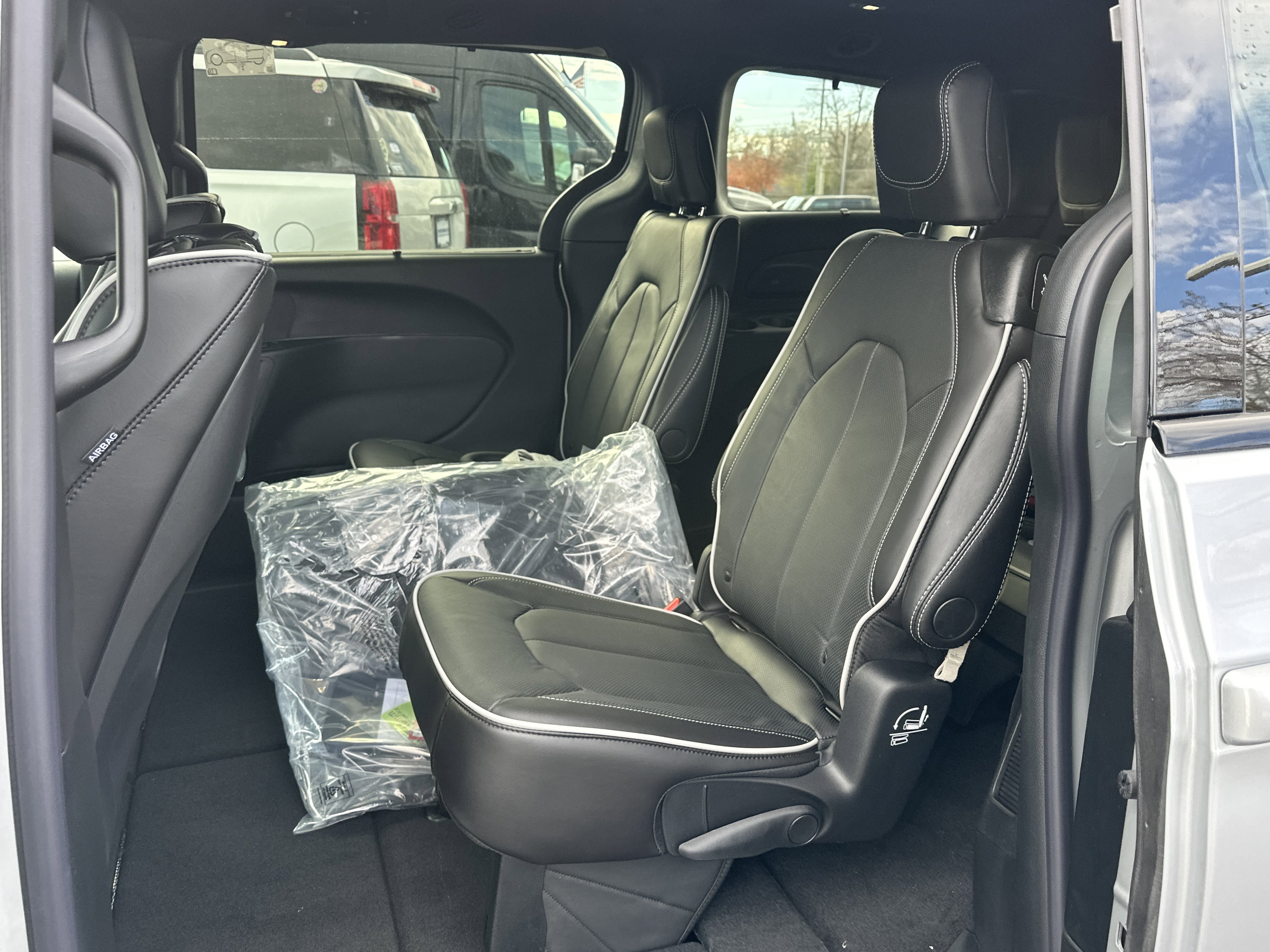 New 2026 Chrysler Pacifica Limited image 31