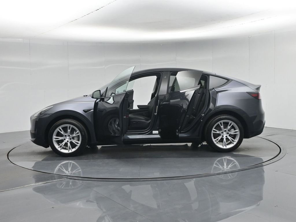 Used 2024 Tesla Model Y Long Range image 32