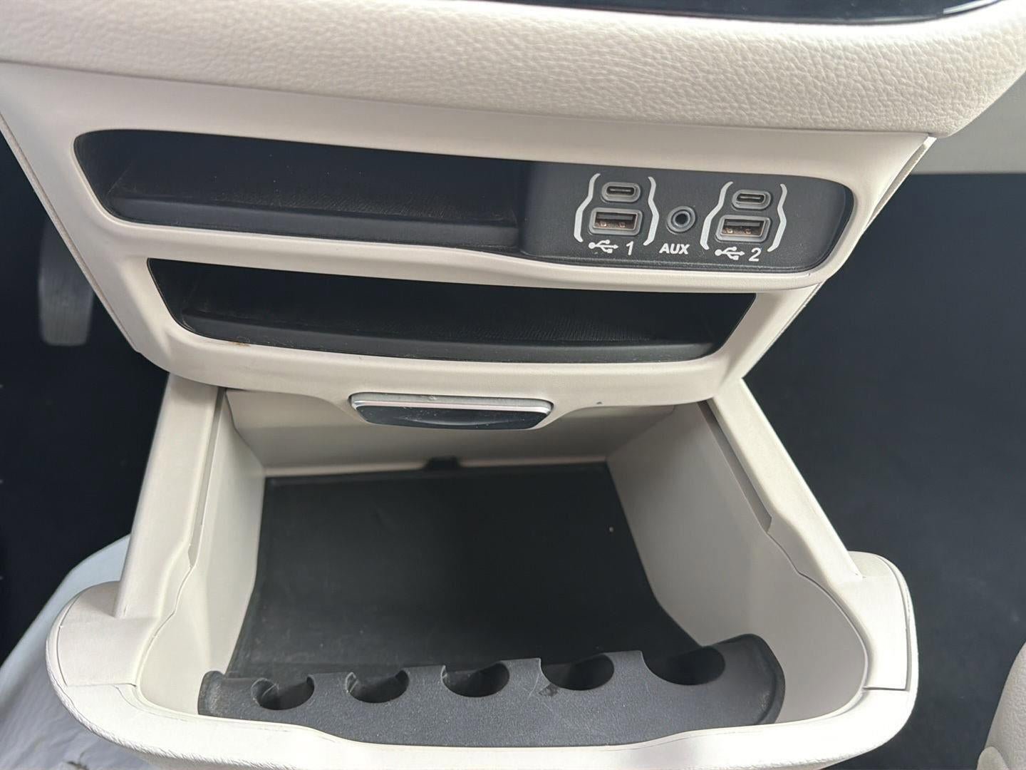 Used 2021 Chrysler Pacifica Touring-L FWD image 26