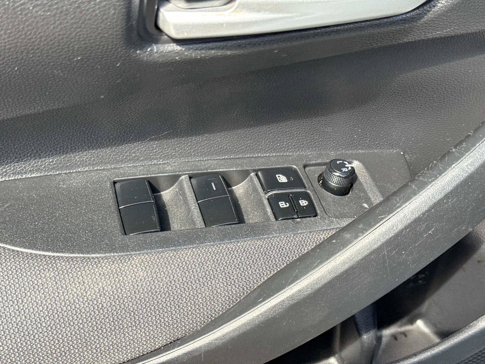 Used 2020 Toyota Corolla LE image 17