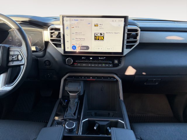 Used 2025 Toyota Tundra Limited AWD/4WD image 11