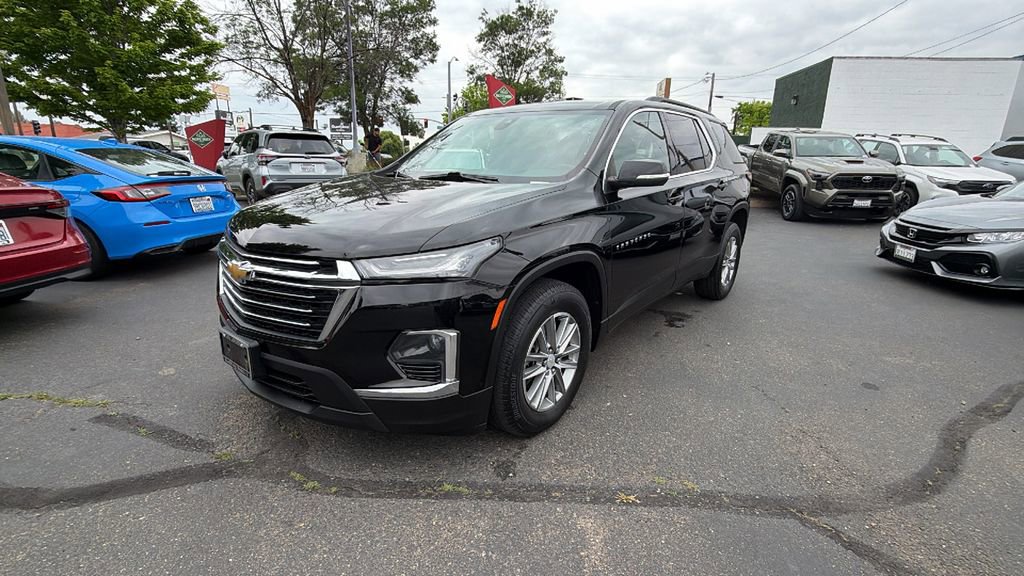 Used 2023 Chevrolet Traverse LT FWD image 1