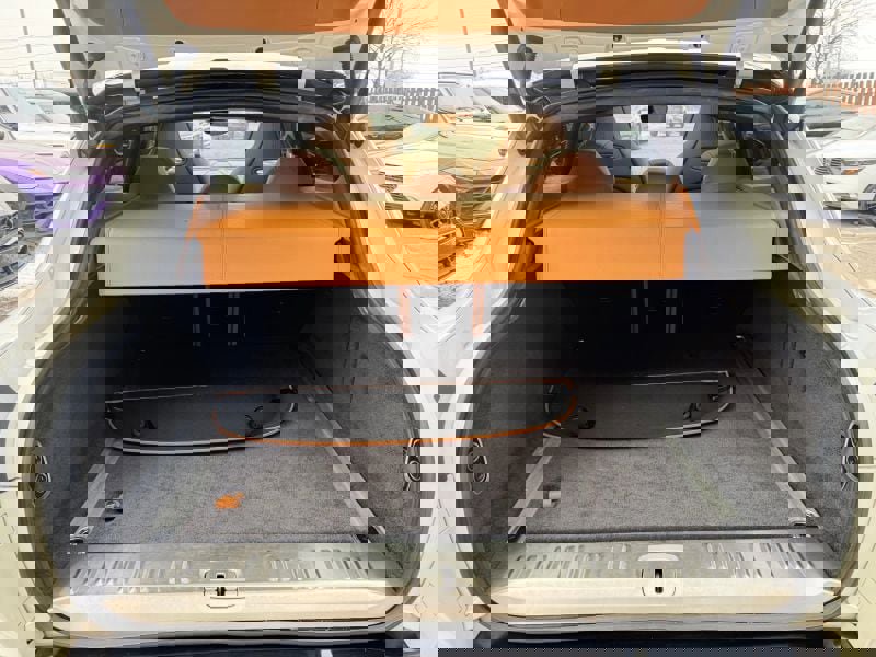 Used 2021 Aston Martin DBX image 36