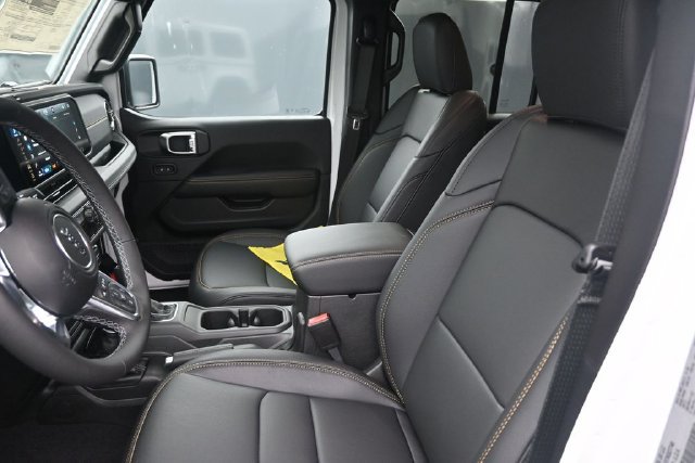 New 2026 Jeep Wrangler Unlimited Sahara AWD/4WD image 13