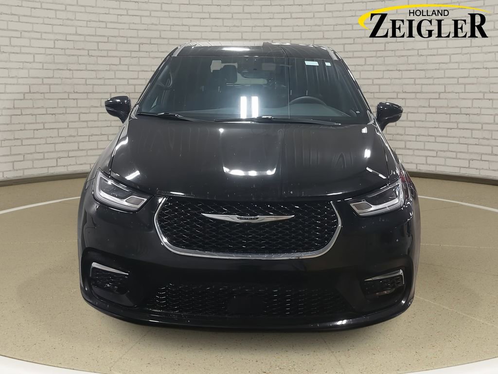 Used 2025 Chrysler Pacifica Select video 2