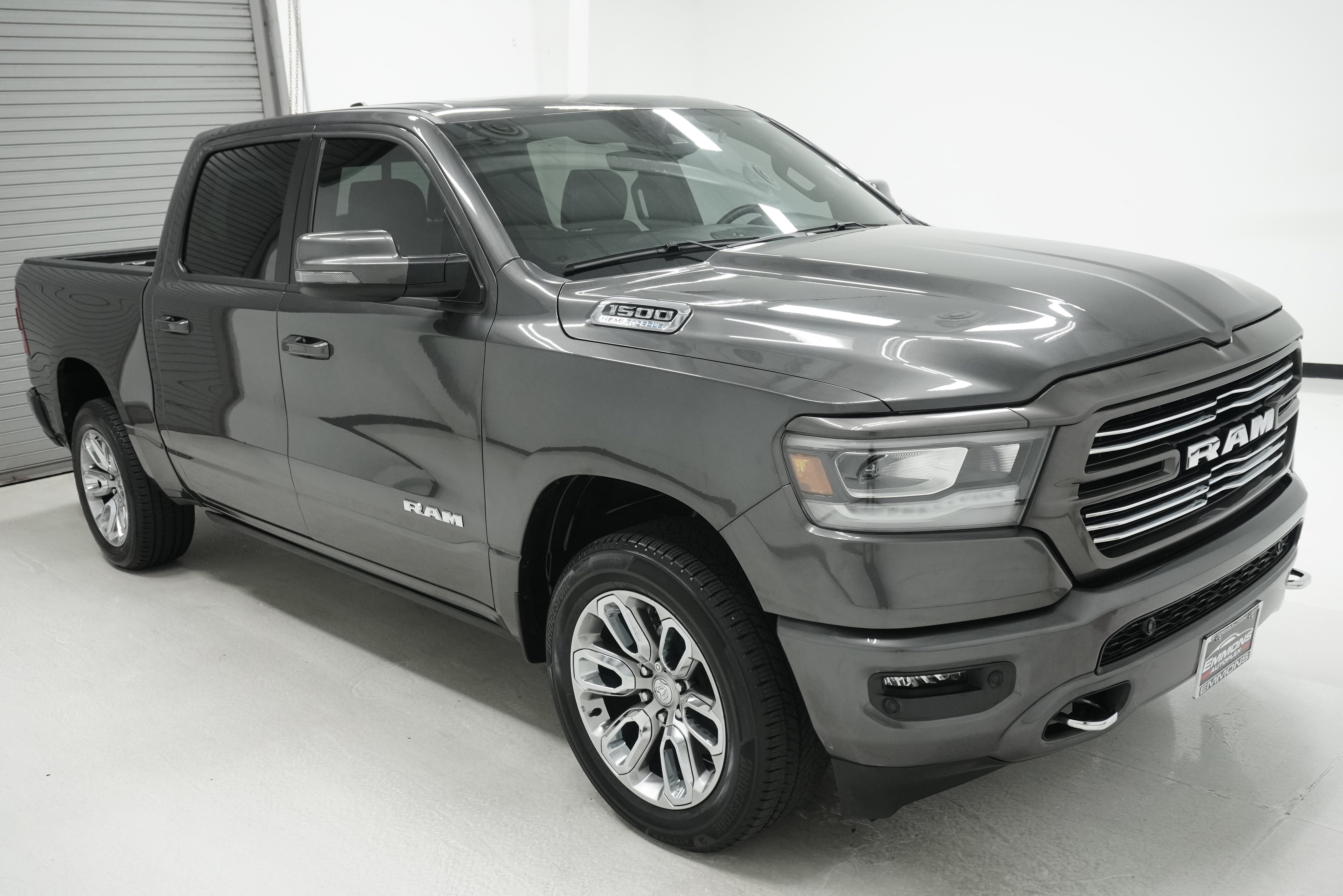 Used 2024 RAM 1500 Laramie AWD/4WD image 3