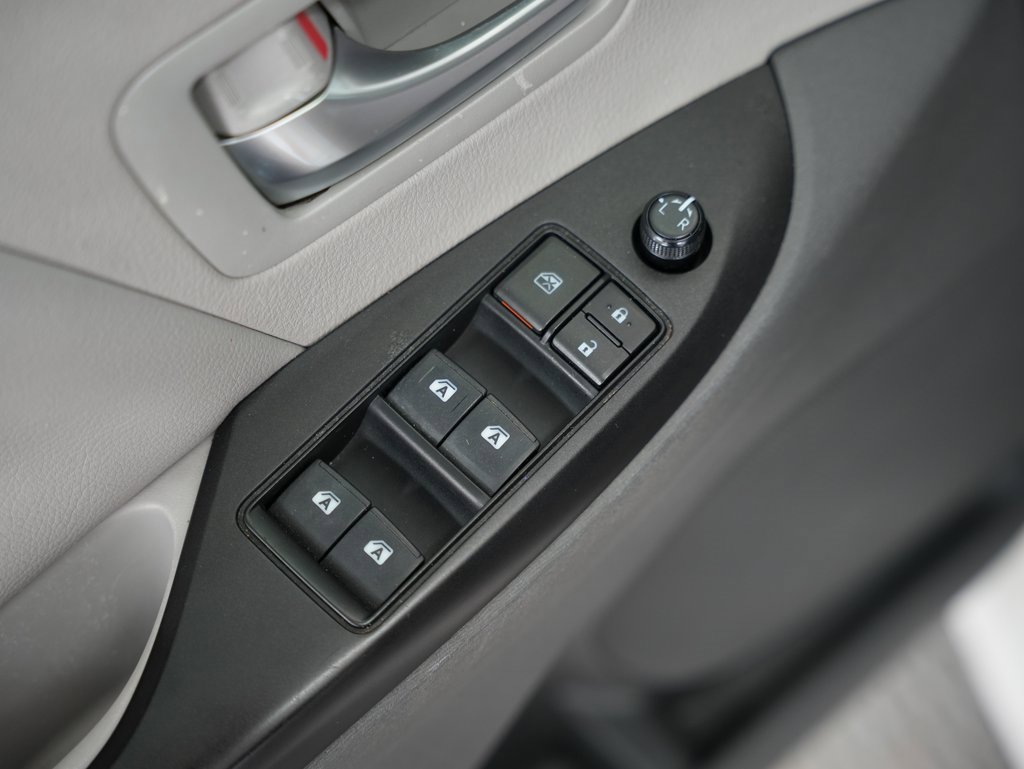 Used 2018 Toyota Sienna LE image 40