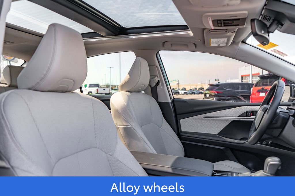 Used 2025 Toyota Camry XLE image 12